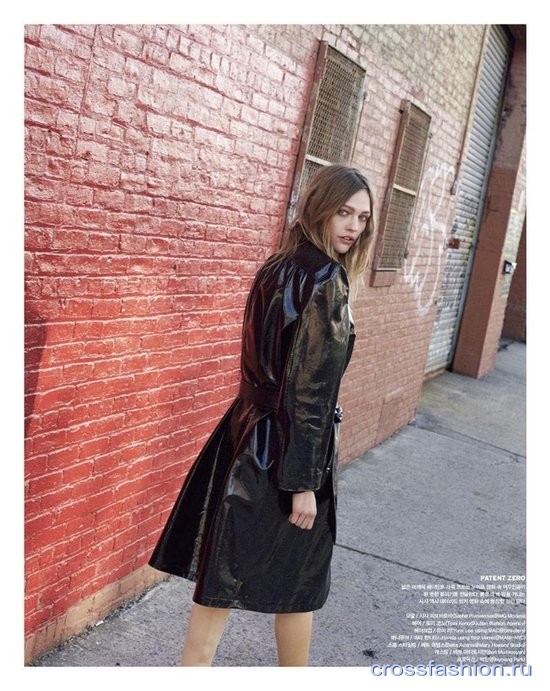 Саша Пивоварова в одежде Balenciaga на обложке февральского Vogue Корея