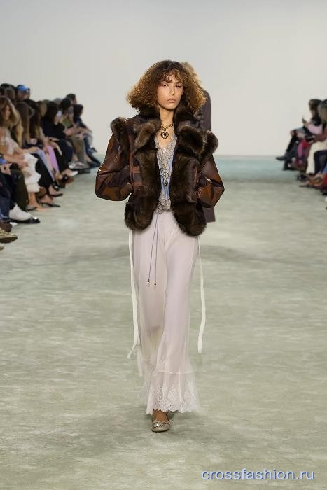 Chloe fall 2025 21