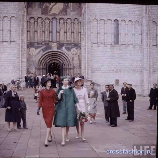 Фотосессия моделей Кристиан Диор на улицах Москвы июнь 1959 год