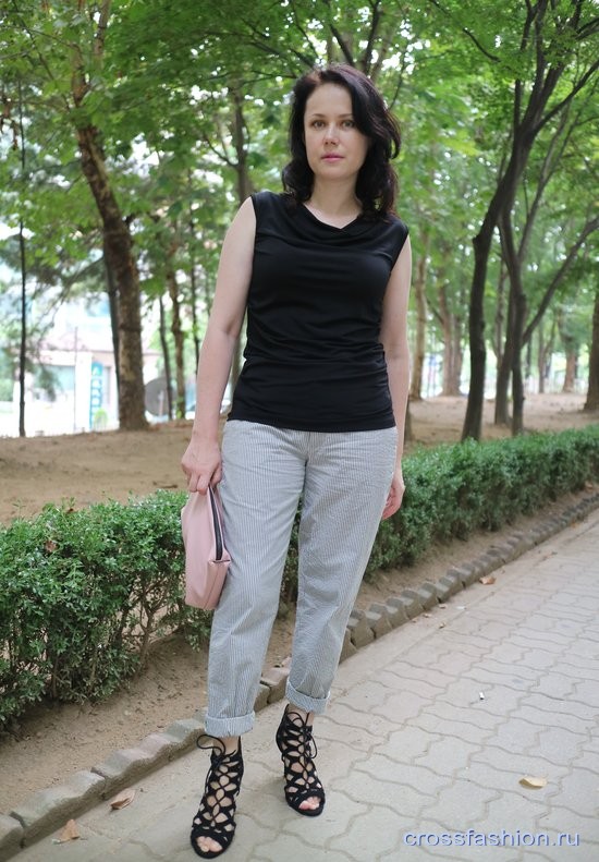 Повседневный образ с летними брюками Zara и черным топом