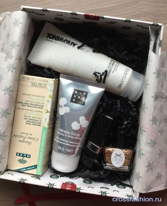 Новогодняя коробочка Glossybox: косметика