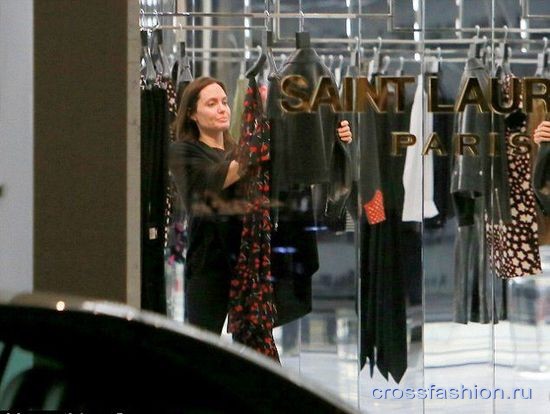 Анджелина Джоли на закрытом шоппинге  в Saint Laurent