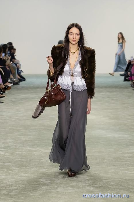 Chloe fall 2025 15