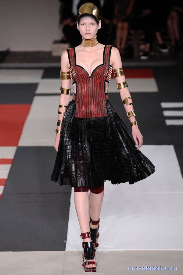 alexander-mcqueen-vesna-leto-2014