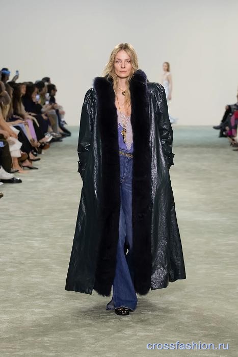 Chloe fall 2025 18