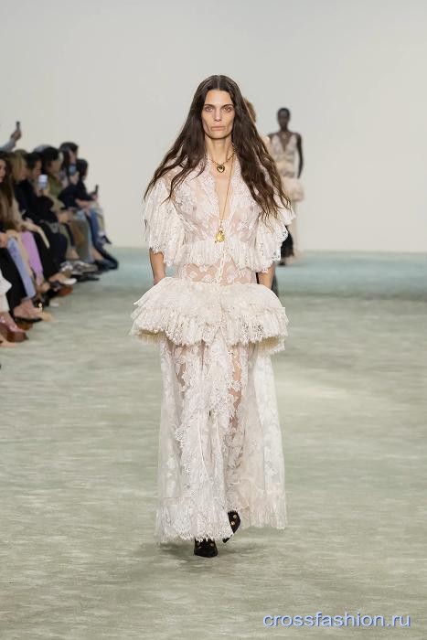 Chloe fall 2025 37
