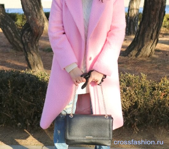look с розовым пальто