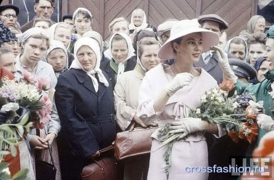 Фотосессия моделей Кристиан Диор на улицах Москвы июнь 1959 год