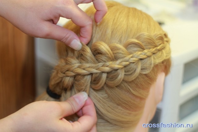 Прически для девочек в школу. Плетение «Коса в косе».