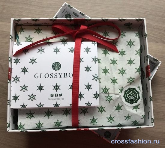 Новогодняя коробочка Glossybox: косметика