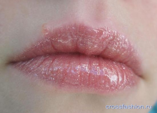 Блеск для губ Brilliant Lip Gloss 697 свотч