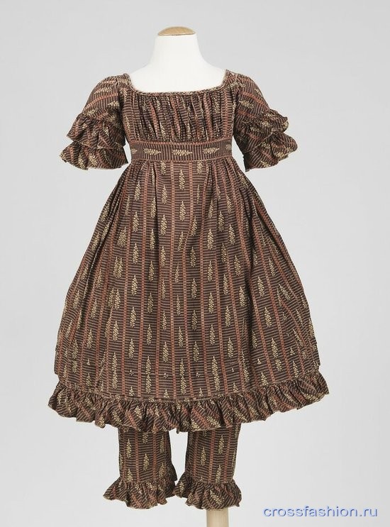 Детское платье с панталонами, примерно 1820 год