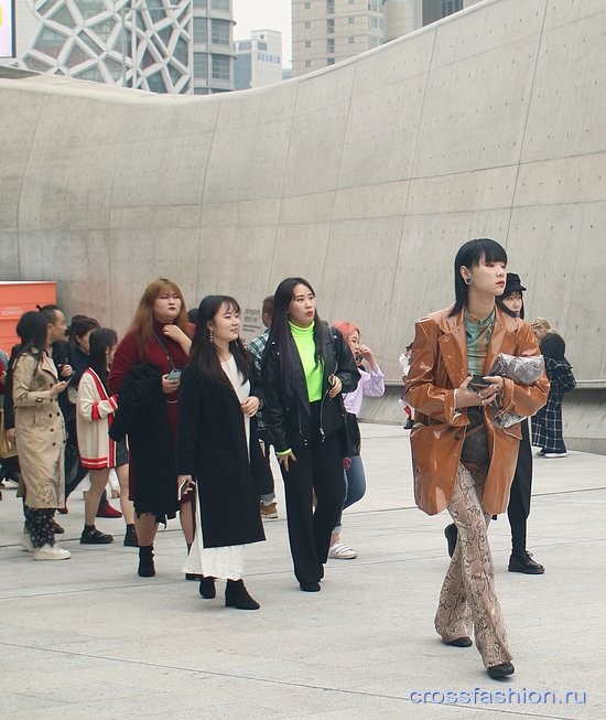 Street style Seoul Fashion week, march 2019. Стрит стайл Недели моды в Сеуле, день первый