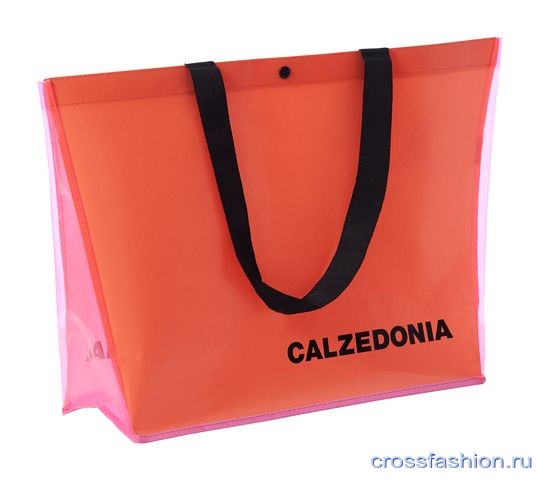 Calzedonia дарит покупателям яркую сумку-шопер