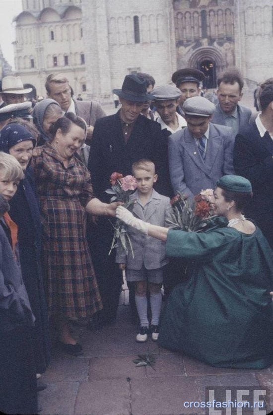 Фотосессия моделей Кристиан Диор на улицах Москвы июнь 1959 год