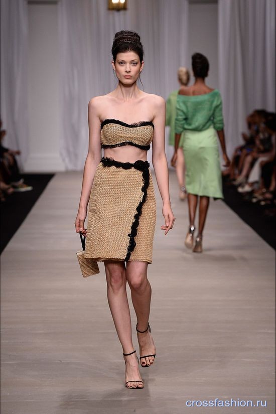 Тренды весна-лето 2015: юбки с запахом из кожи или ткани