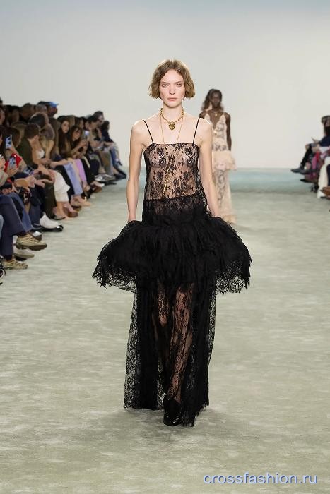 Chloe fall 2025 38
