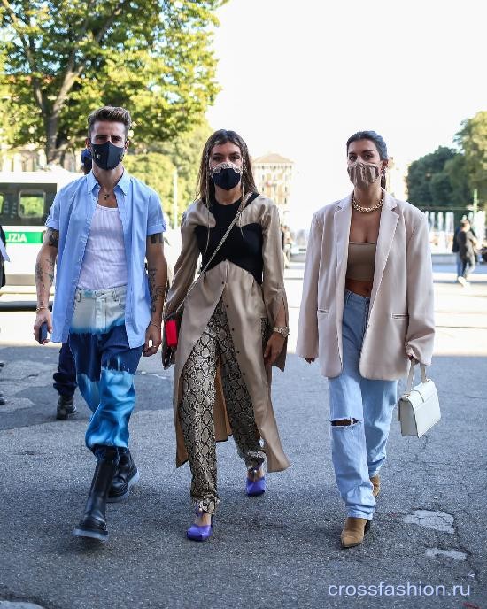 Street style milan september 2020 32