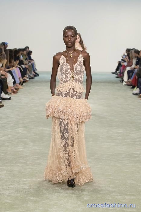 Chloe fall 2025 39