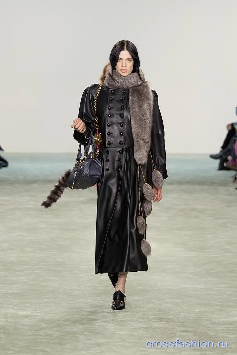 Chloe fall 2025 31