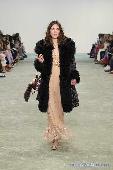 Chloe fall 2025 34