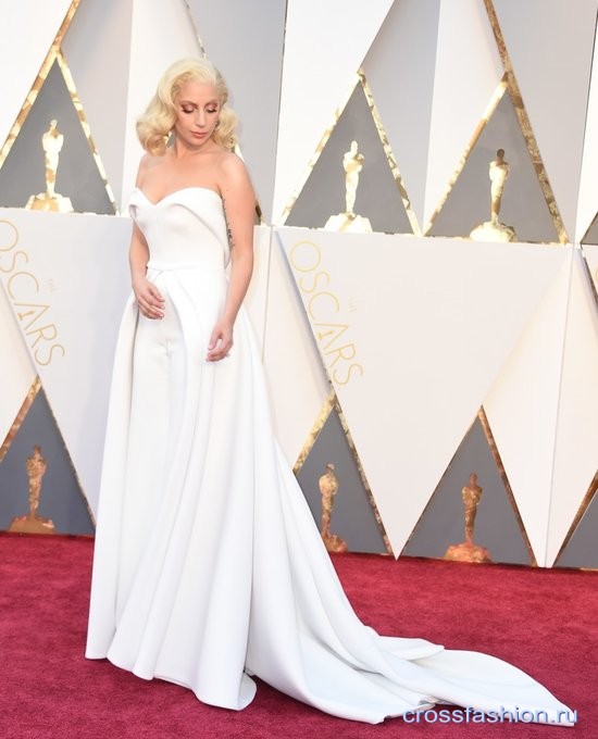 Оскар 2016 Красная ковровая дорожка платья Леди Гага