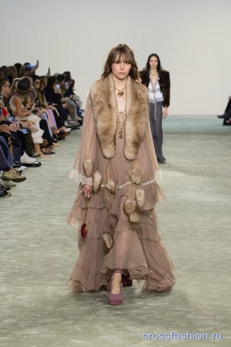 Chloe fall 2025 14