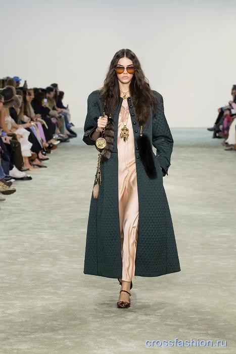 Chloe fall 2025 24