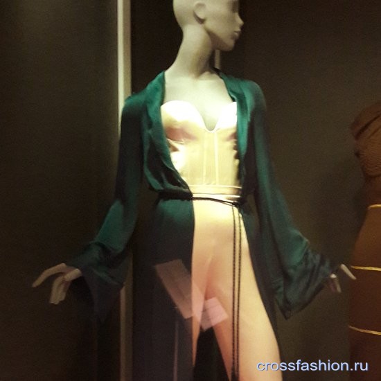 Выставка белья «Под одеждой» в Музее современного искусства Эрарта