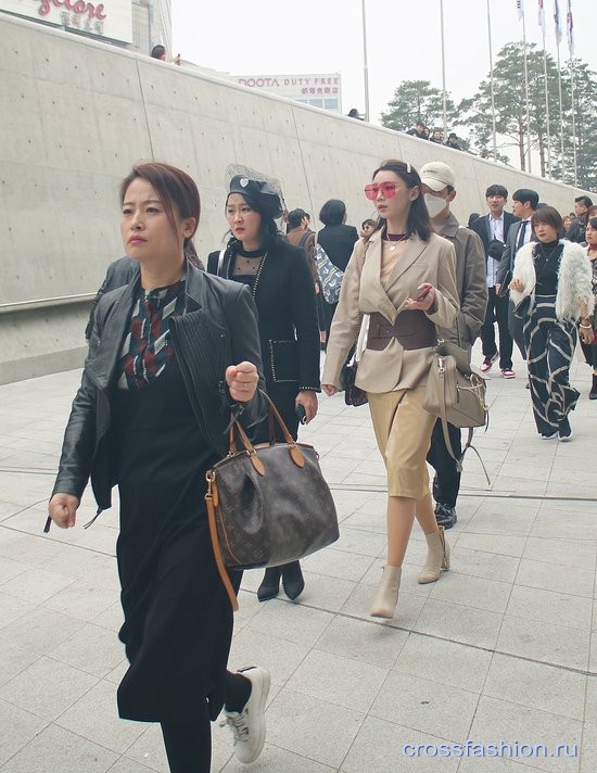 Street style Seoul Fashion week, march 2019. Стрит стайл Недели моды в Сеуле, день первый