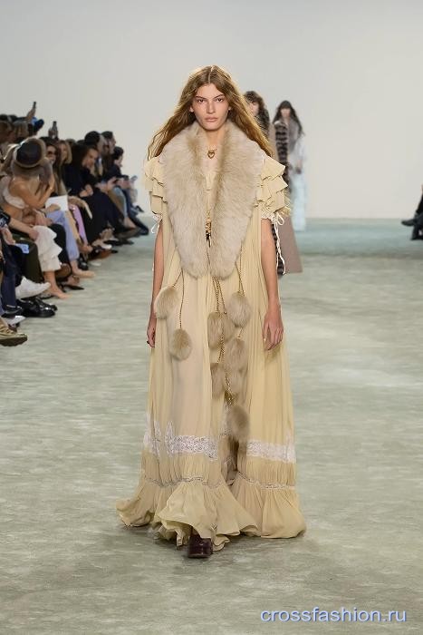 Chloe fall 2025 7