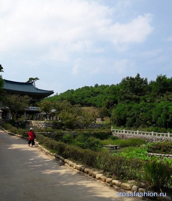 Южная Корея Буддийский храмовый комплекс Наксанса на побережье Восточного моря
