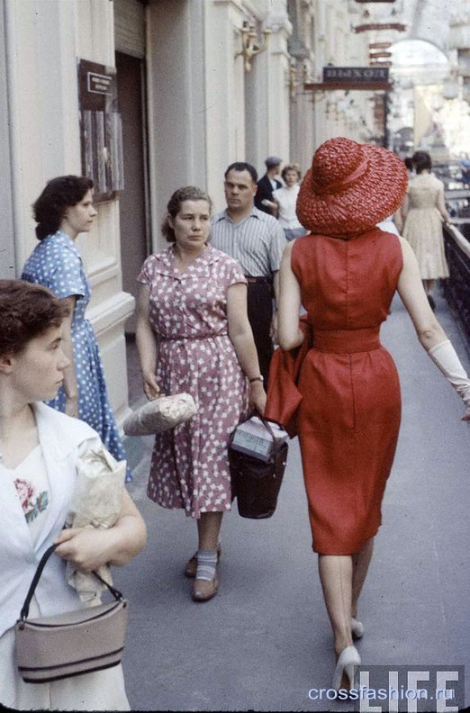 Фотосессия моделей Кристиан Диор на улицах Москвы июнь 1959 год