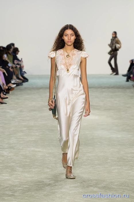 Chloe fall 2025 23