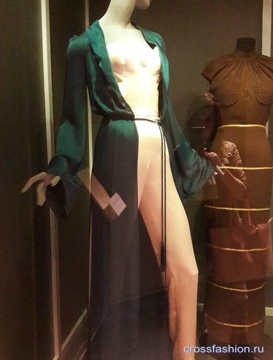 Выставка белья «Под одеждой» в Музее современного искусства Эрарта