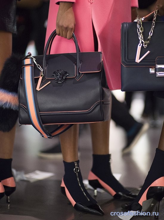 Обувь и сумки из коллекции Versace осень-зима 2016-2017