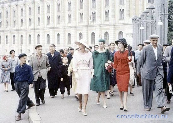 Фотосессия моделей Кристиан Диор на улицах Москвы июнь 1959 год