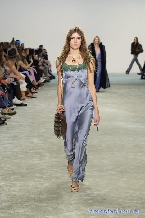 Chloe fall 2025 17