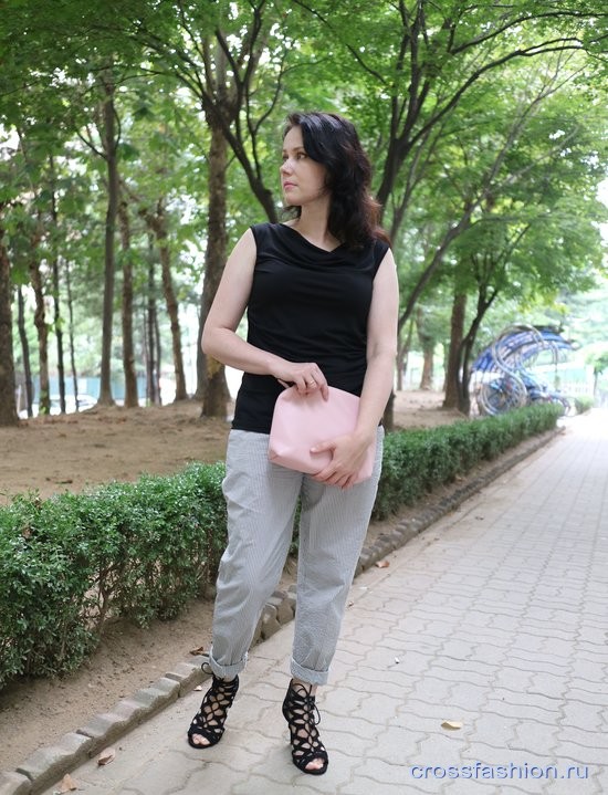 Повседневный образ с летними брюками Zara и черным топом