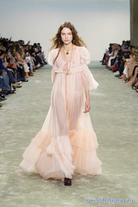 Chloe fall 2025 5