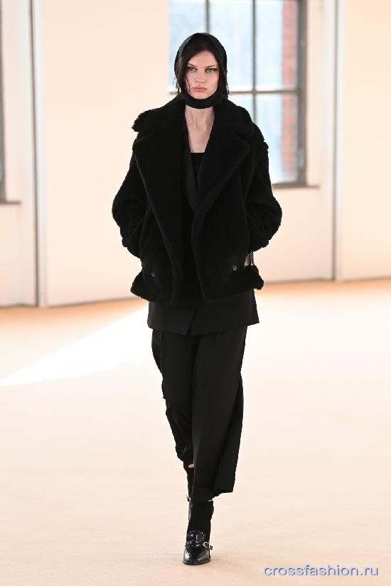 Max Mara fall 2021 40