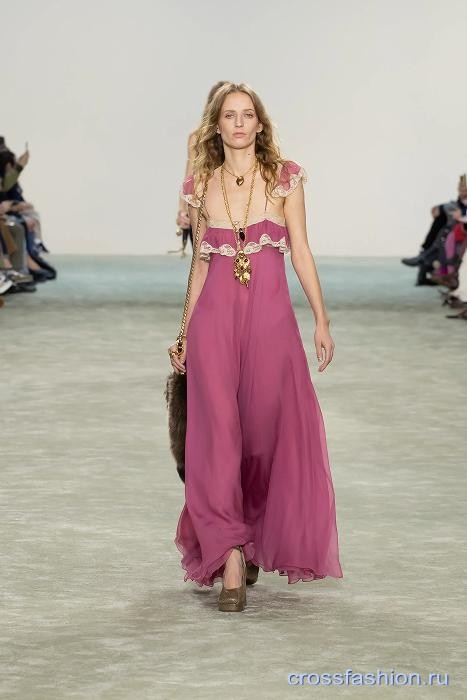 Chloe fall 2025 32