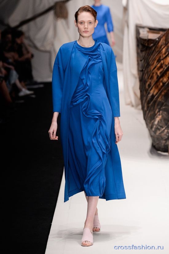 cf Alena Akhmadullina ss 2016 30