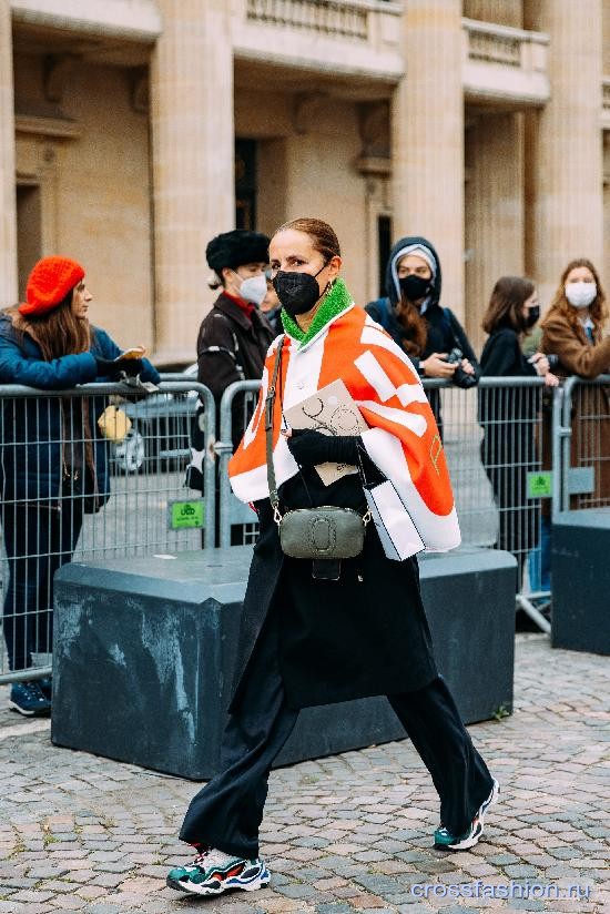Street style Недели высокой моды в Париже, сезон весна-лето 2022