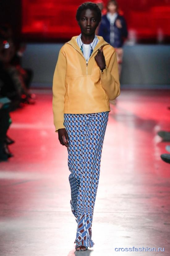 Prada resort 2019 17