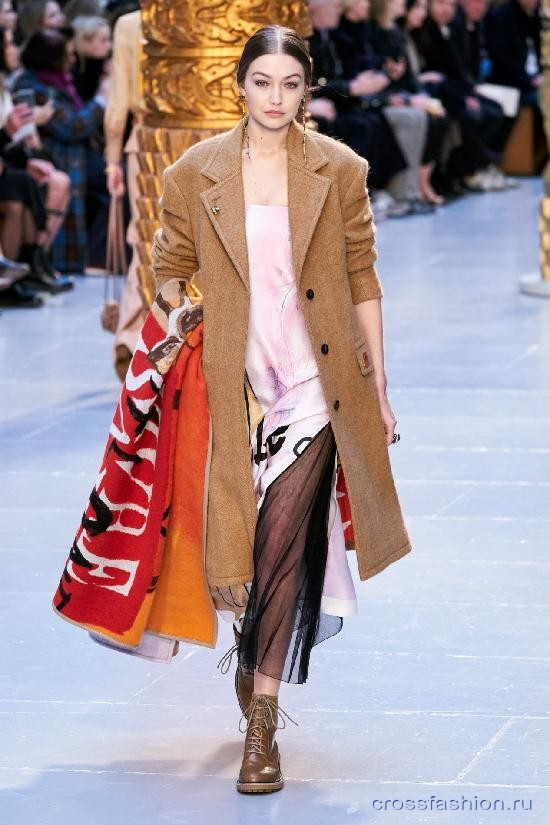 Chloe fall 2020 12