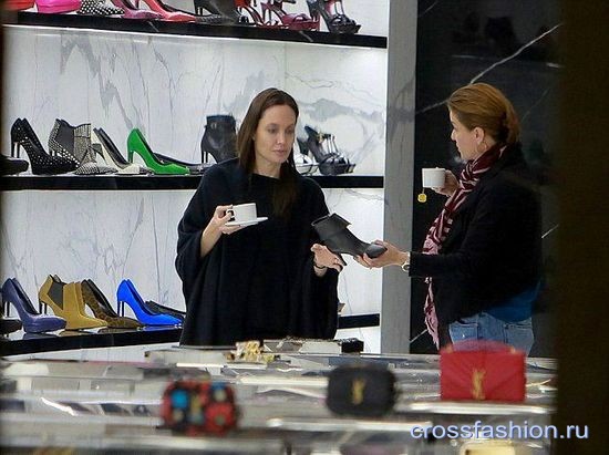 Анджелина Джоли на закрытом шоппинге  в Saint Laurent