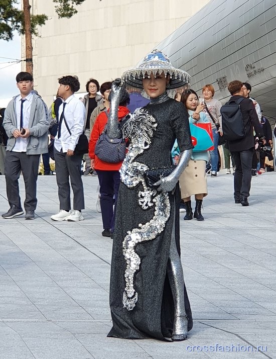 Street style Недели моды в Сеуле, октябрь 2019. День первый