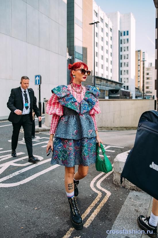Street style Недели моды в Лондоне, сезон весна-лето 2022