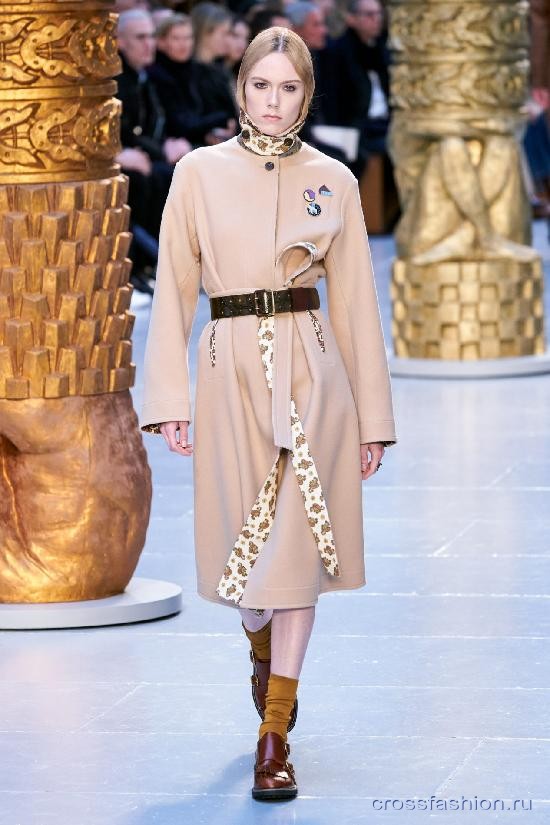 Chloe fall 2020 22